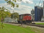 CN 9473 runs light off the spur